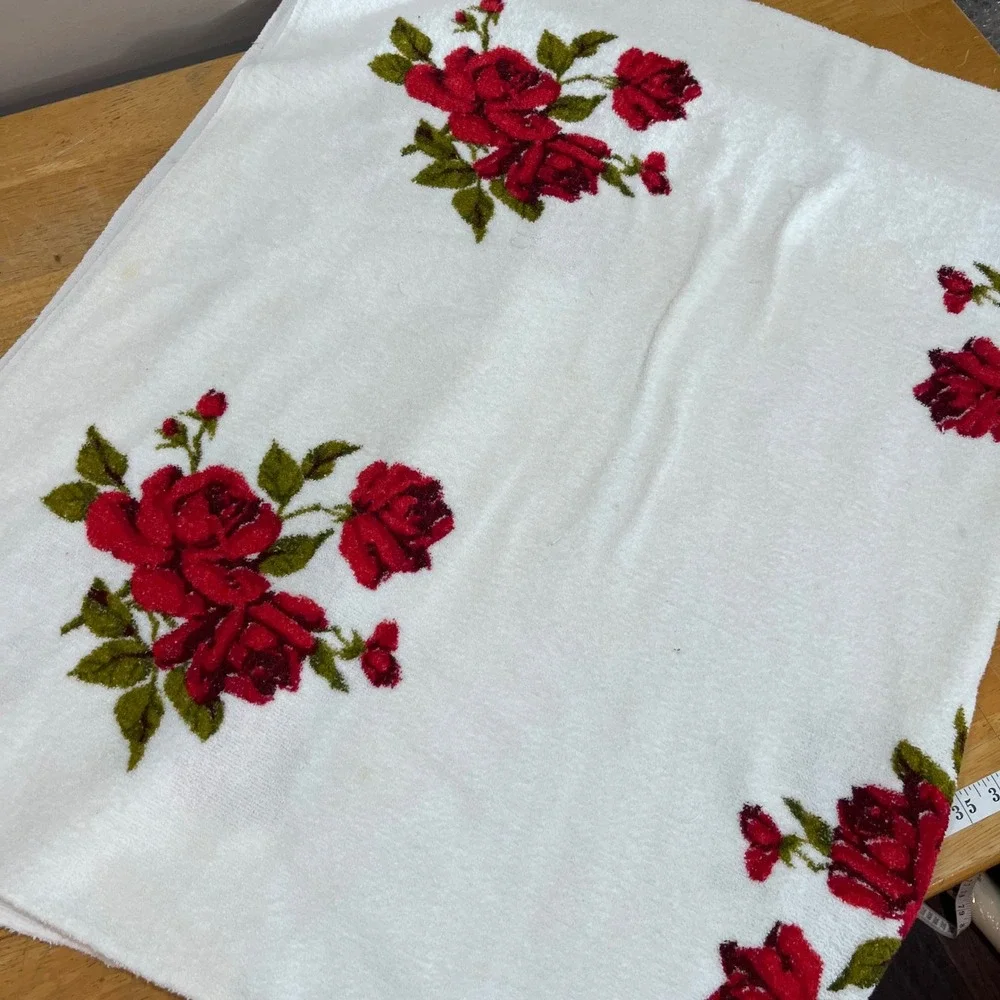 Vintage White Tablecloth Red Rose Floral Pattern‎ Rectangular 52x66 Terry Cloth